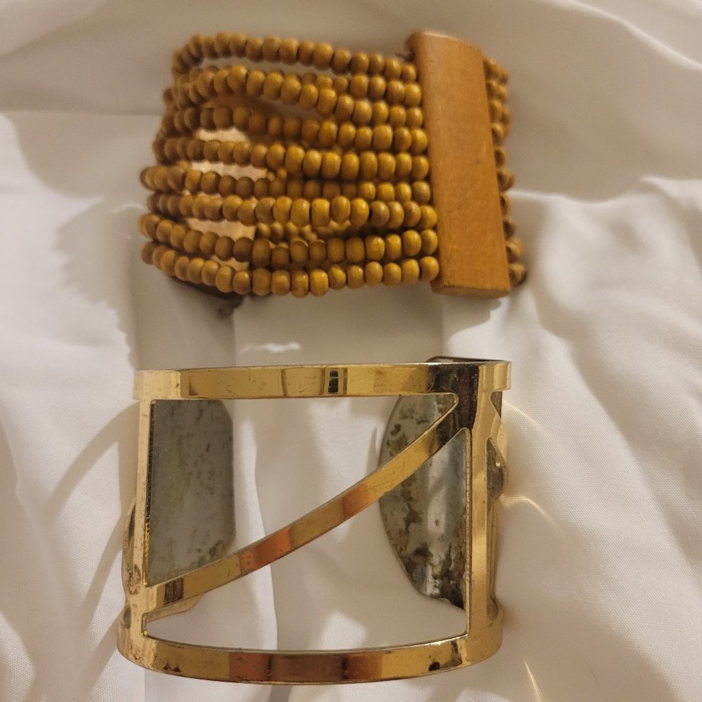 2 bracelets that can be used for any occasion, fits most made in Spain